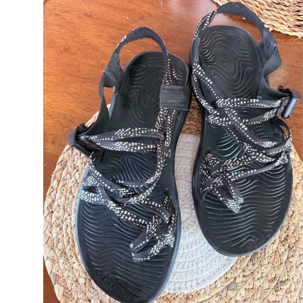 Chaco Womens Z volv X/2 Black White Strappy Athletic Toe Loop Sandals Size 8